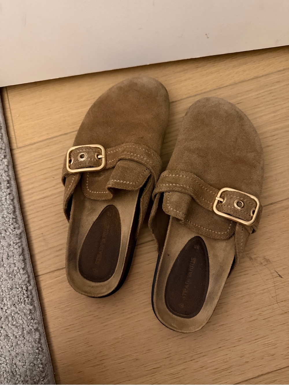 Stradivarius Split Suede clogs with buckle